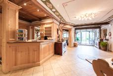 Hotel Hubertusstube - Rezeption, Bar und Stube